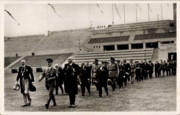 Postcard Berlin, Olympic Games 1936, Führer Adolf Hitler arrives at the opening in the stadium