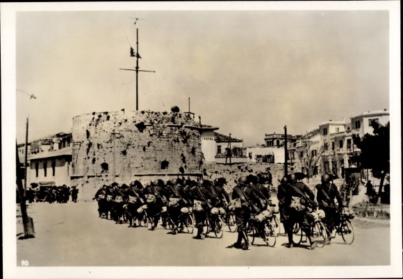 Zdjęcie H. Hoffmann, Durazzo Durrës Albania, wkroczenie wojsk włoskich do miasta, kwiecień 1939 r.