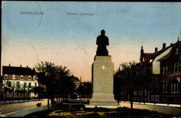Postcard Saarlouis in Saarland, New Monument, Avenue, Houses, Street View