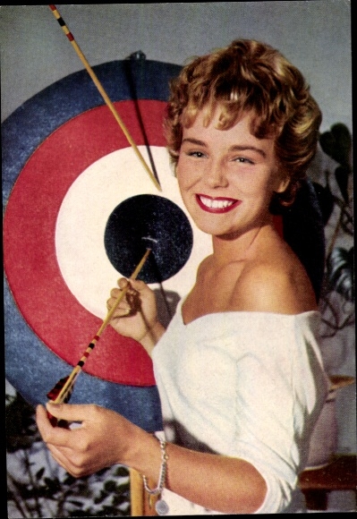 Collector's picture actress Susanne Cramer, portrait, target, arrows, the laughing vagabond