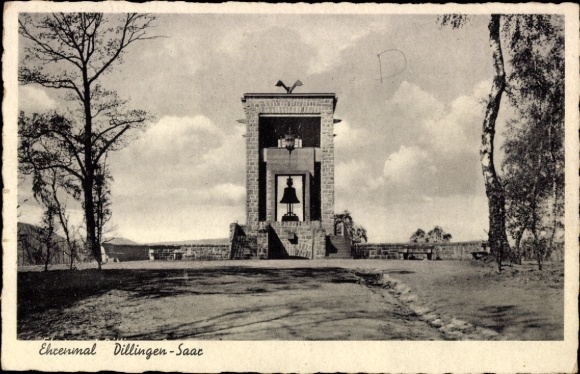 Postcard Dillingen Saar, view of the memorial, bell, square