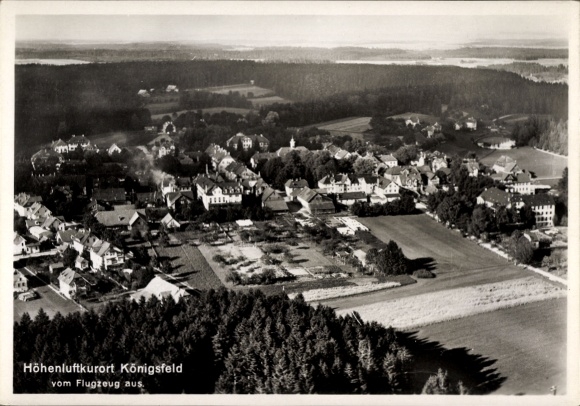 Ak Königsfeld in Sachsen, Luftaufnahme von  Höhenluftkurort, Landschaft mit Häusern