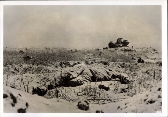Photo Heinrich Hoffmann, fallen on the eastern front, December 1942, battlefield WWII