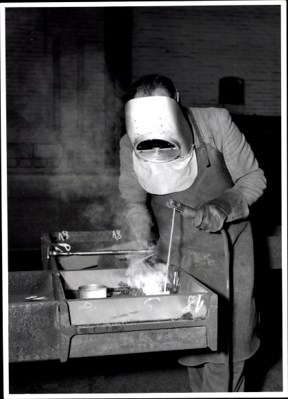 Photo Berlin, Bert Sass, welder at work