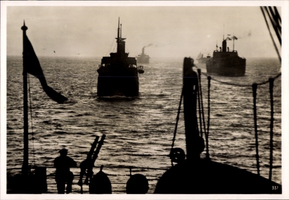 Foto Heinrich Hoffmann, Seegefecht von einem Deutschen Kriegsschiff gesehen, November 1939