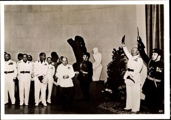 Photo Heinrich Hoffmann, Benito Mussolini with Italian ministers, art exhibition 1939