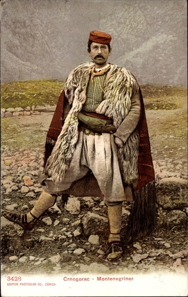 Postcard Montenegriner, Crnogorac, man in costume