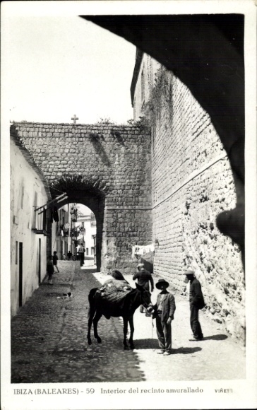 Ak Ibiza Balearische Inseln, Schmale Gasse, Mauern, Esel, Menschen,  Atmosphäre