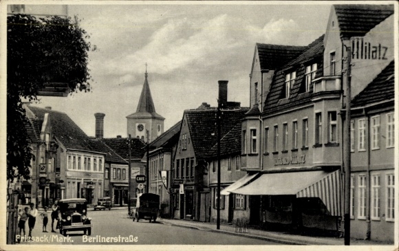 Postcard Friesack in der Mark, Berlinerstraße, Cafe