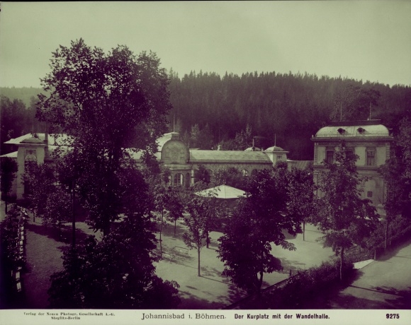 foto Janské Lázně Johannisbad reg.Königgrätz, Kurplatz en foyer, rond 1900