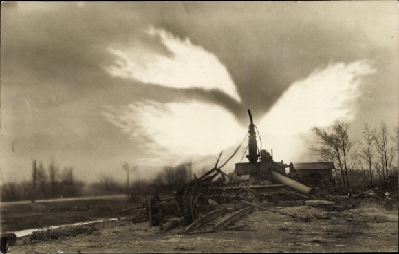 Photo Postcard Hamburg Bergedorf Neuengamme, natural gas fire