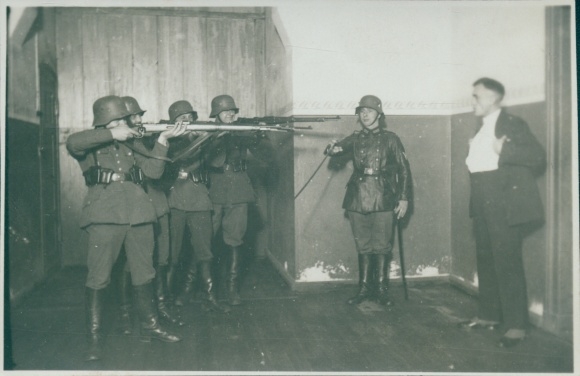 Foto Standrechtliche Erschießung eines Kommunisten, Weihnachten 1930, Hinrichtung
