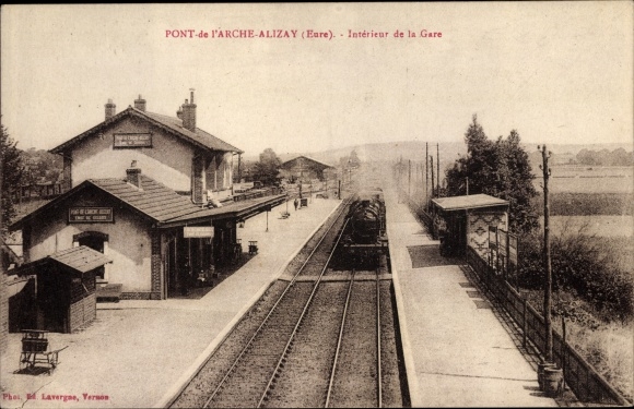Postcard Pont de l&#39;Arche Alizay, Interieur de la Gare, Eisenbahn