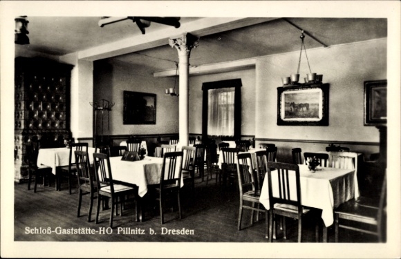 Ak Dresden Pillnitz, Kasteelrestaurant-HO Pillnitz, interieur, tafels, stoelen, schilderijen