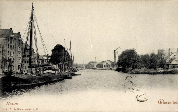 KP Deventer Overijssel Holandia, port, łodzie, architektura historyczna, czerń i biel, pocztówka...