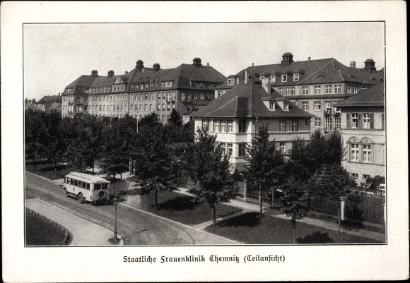 Postcard Chemnitz Sachsen, state women&#39;s clinic, partial view from the street, bus