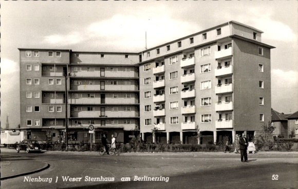 Ak Nienburg an der Weser, Sternhaus am Berliner Ring, Gesamtansicht, VW Käfer, Passanten