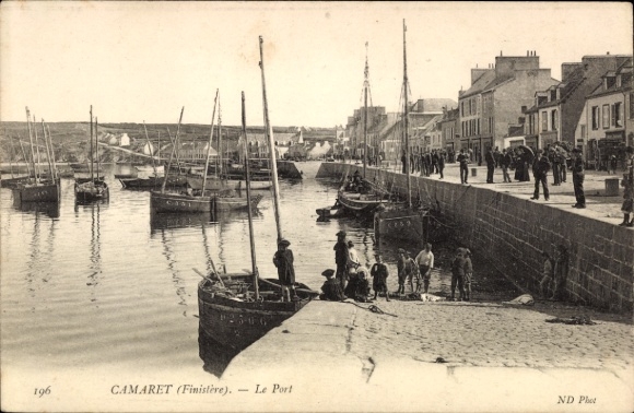 Postcard Camaret sur Mer Finistère, harbor view, boats, people on the shore, scenery
