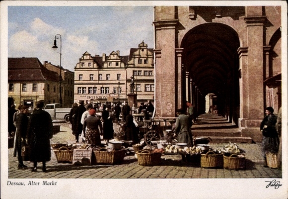 Postcard Dessau in Saxony-Anhalt, market activity, buildings, stalls with goods, passers-by