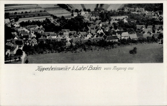Ak Kippenheimweiler Lahr in Baden Schwarzwald, Luftaufnahme eines Dorfes, Häuser, Landschaft, s B