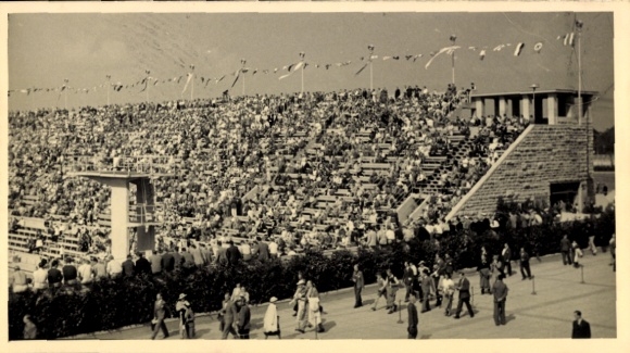 Foto Ak Olympische Spiele Berlin 1936, Reichssportfeld, Schwimmstadion, Zuschauertribüne