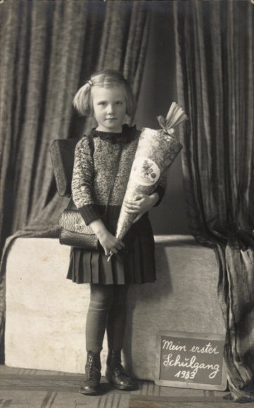 PC Congratulations on starting school, girl with candy cone, 1933