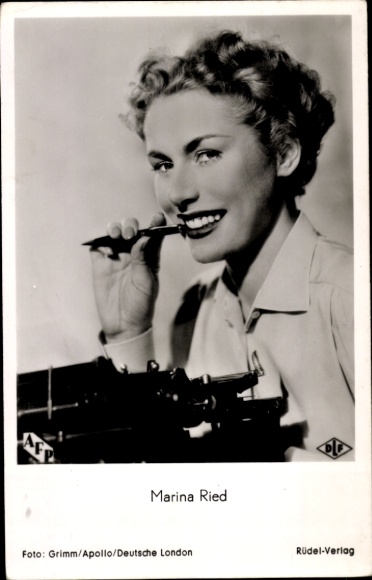Postcard Actress Marina Ried, Captain Wronski, Typewriter, portrait
