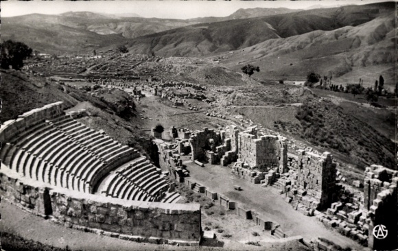 Ak Djemila Algerien, Antikes Theater, Ruinen, Landschaft, Schwarz-Weiß-Foto