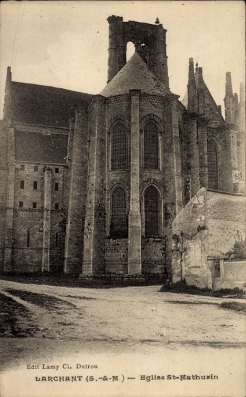 Postcard Larchant Seine-et-Marne, St-Mathurin Church