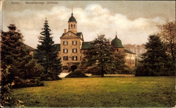 Ak Eutin in Ostholstein,  Grossherzogliches Schloss, Bäume, Wiese