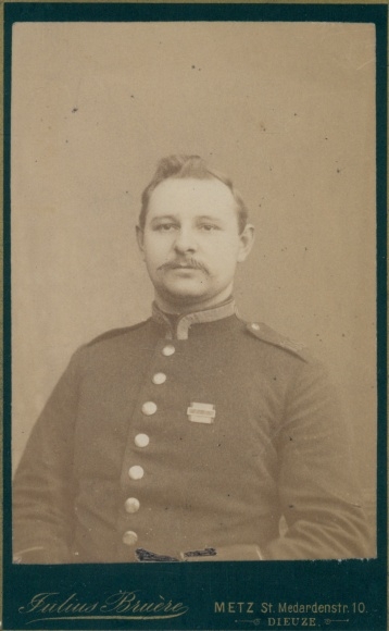 CdV French soldier in uniform, portrait, Regiment 136, photographer Julius Bruère Metz