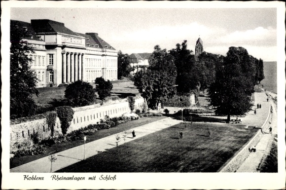 Ak Koblenz am Rhein, Koblenz Rheinanlagen, Schloss, Park, Bäume, Menschen