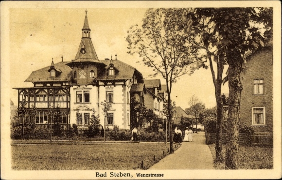 Postcard Bad Steben in the Franconian Forest of Bavaria, lot in Wenzstraße, residential buildings