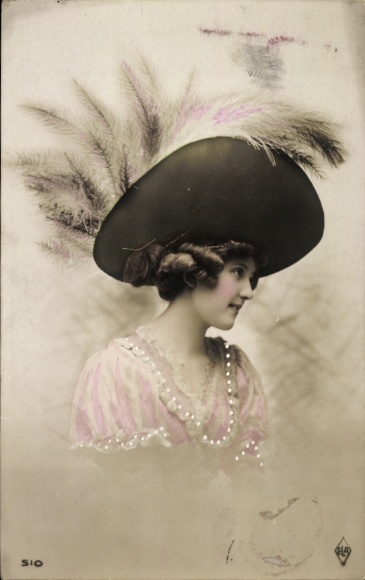Postcard woman portrait, hat with feathers