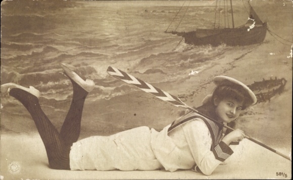 Ak Frau in Matrosenuniform, Portrait