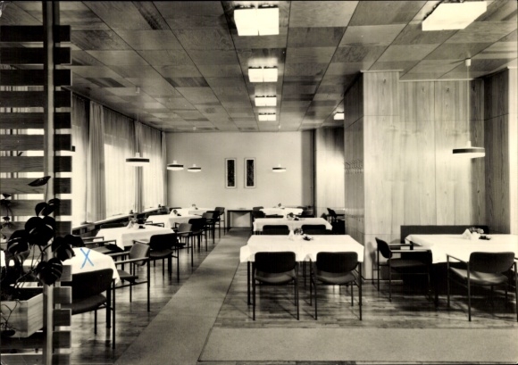 Ak Mansfeld im Harzvorland, Modernes Restaurant, Tische, Stühle, Holzdecke, elegante Beleuchtung