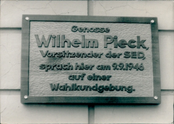 Photo Hanseatic City of Wismar, memorial plaque Wilhelm Pieck, election rally 1946