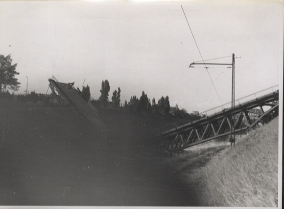 Original Fotos Berlin Tempelhof, zerstörte Techow-Brücke, um 1945/46, ca. 12 x 17 cm