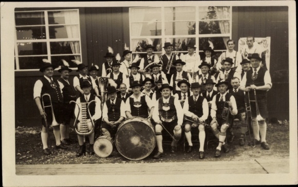 Photo PC Oktoberfest 1935, band in traditional costume, Löwenbräu festival hall