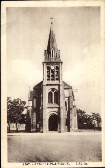 Postcard Neuilly Plaisance Seine Saint Denis, church, clock tower
