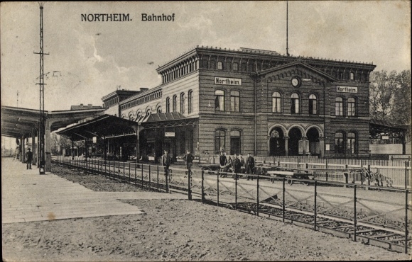 Ak Northeim in Niedersachsen, Bahnhof, Gleisseite