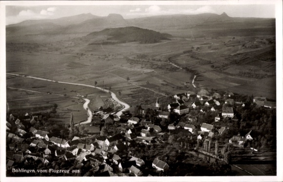 Ak Bohlingen Singen Hohentwiel Baden Württemberg, Luftaufnahme von  Landschaft, Fluss, Häuser
