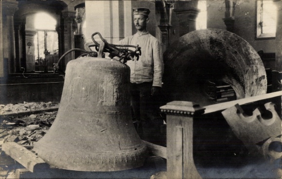 Photo Postcard Schweighouse Thann Schweighausen Alsace Haut Rhin, German soldier in uniform, bell, 1915