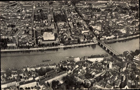 KP Basel Bâle City Szwajcaria, widok z lotu ptaka na Most Środkowego Renu, centrum Kleinbasel