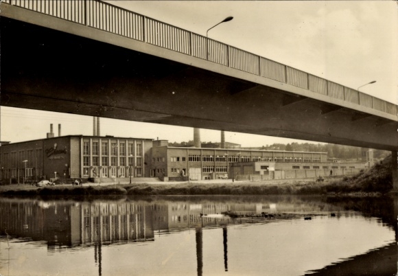 Ak Colditz in Sachsen, VEB Porzellanwerk und Brücke 20. Jahrestag der DDR