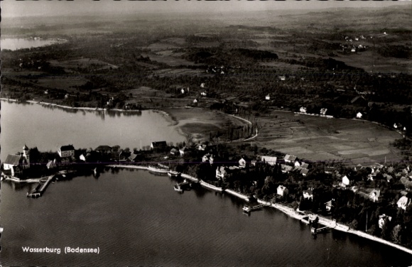 Ak Wasserburg am Bodensee Schwaben, Luftaufnahme von Wasserburg, Bodensee, schwarz-weiß, viele Hä