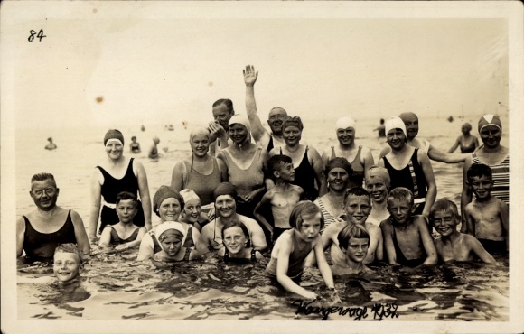 Photo Postcard North Sea resort Wangerooge in East Frisia, people in the water, swimwear