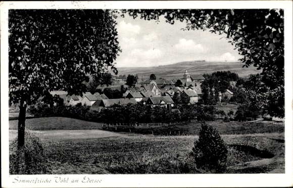 KP Vöhl am Edersee Hesse, letnisko Wähl, Edersee, idylliczny krajobraz, grupa domów, drzewo