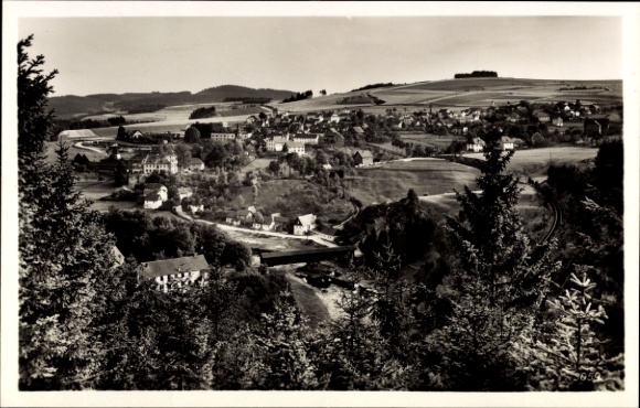 Ak Harra Rosenthal am Rennsteig, Landschaft mit Dörfern, Bäume im Vordergrund, Schwarz-Weiß-Fotog