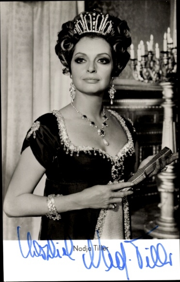 Ak Schauspielerin Nadja Tiller, Portrait, Schmuck, Autogramm